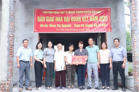 Huyện Gia Lâm: bàn giao 4 nhà Đại đoàn kết cho hộ gia đình khó khăn
