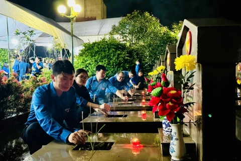 Ngọn nến tri ân vẫn sáng lên ấm áp dưới cơn mưa Nam Phù