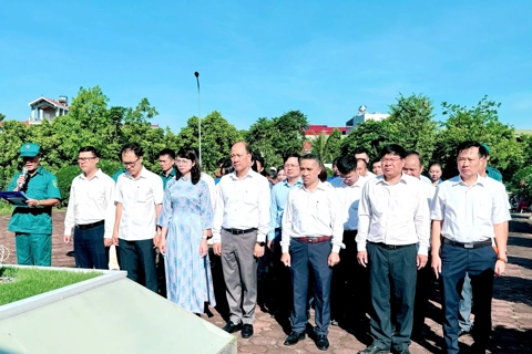 Xã Nam Phù: dâng hương tưởng niệm các tiền bối cách mạng, Anh hùng liệt sĩ trước thềm Đại hội Đảng bộ xã lần thứ nhất