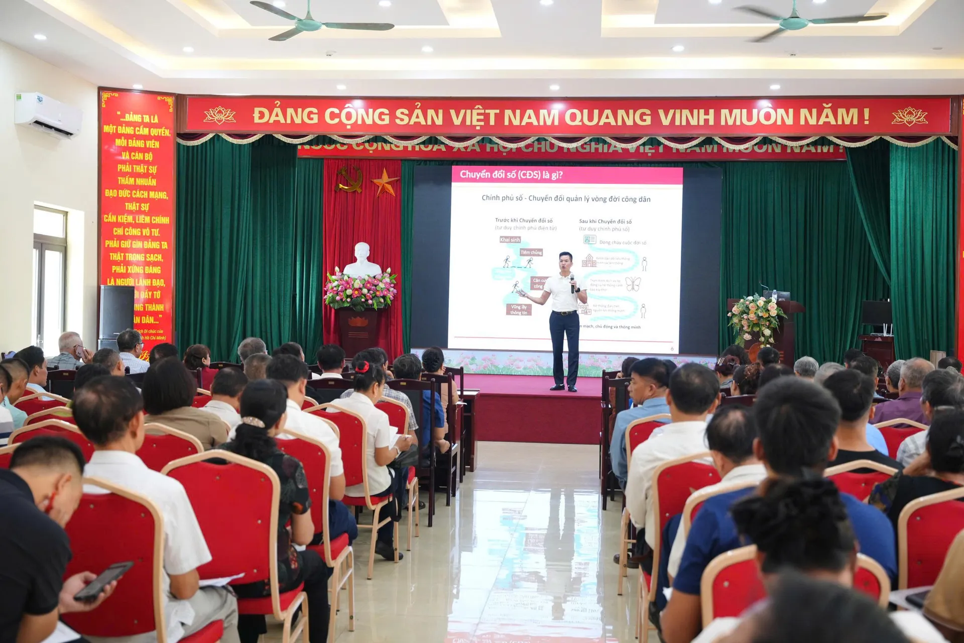 Xã Phù Đổng: triển khai Chiến dịch "45 ngày đêm ra quân hỗ trợ hoạt động chuyển đổi số" trên địa bàn