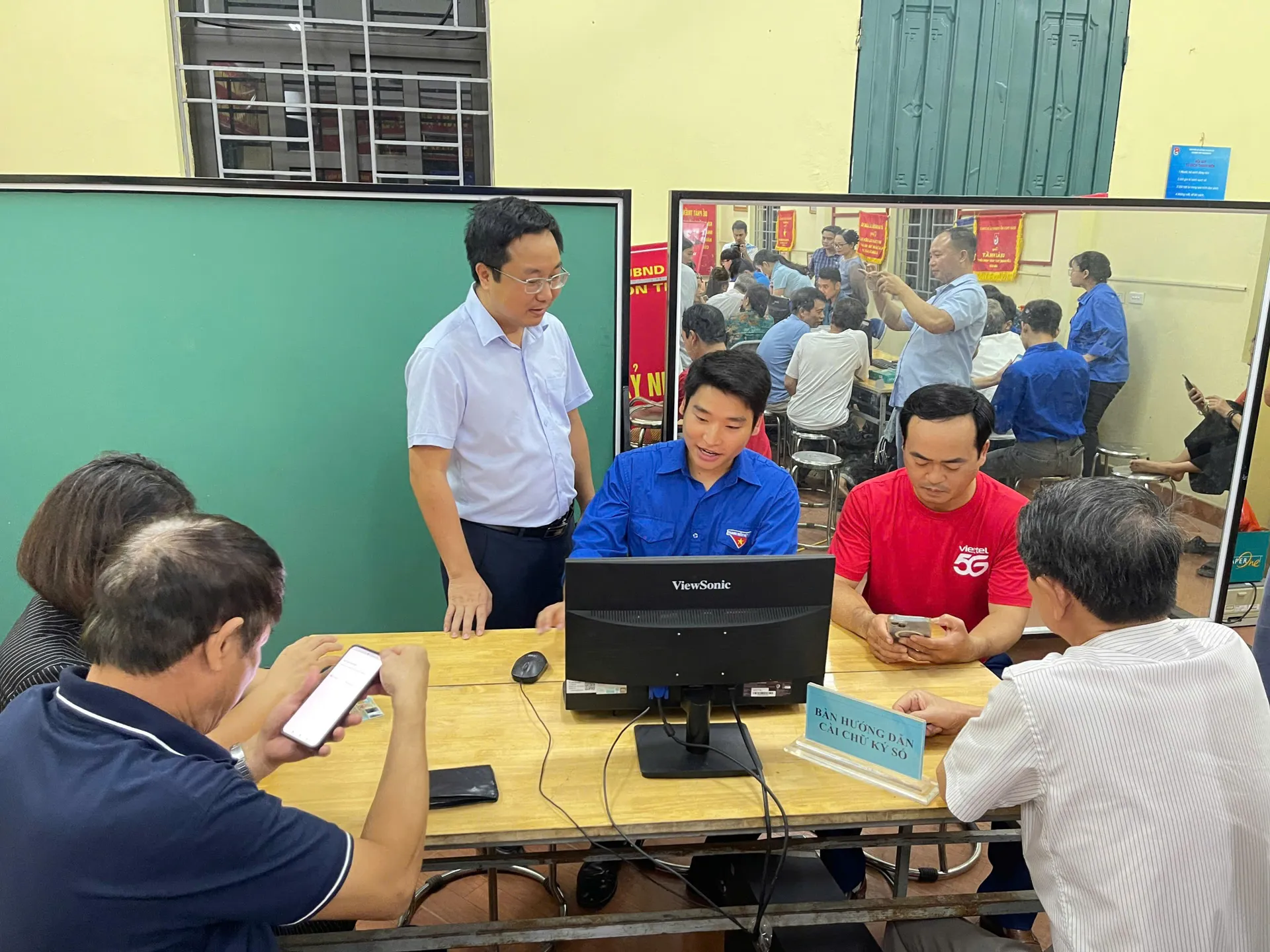 Image hình ảnh hình ảnh hình ảnh hình ảnh hình ảnh hình ảnh Nguyễn Ngọc Lâm - Xã Gia Lâm: ra mắt điểm “Bình dân học vụ số lưu động” và thực hiện ...