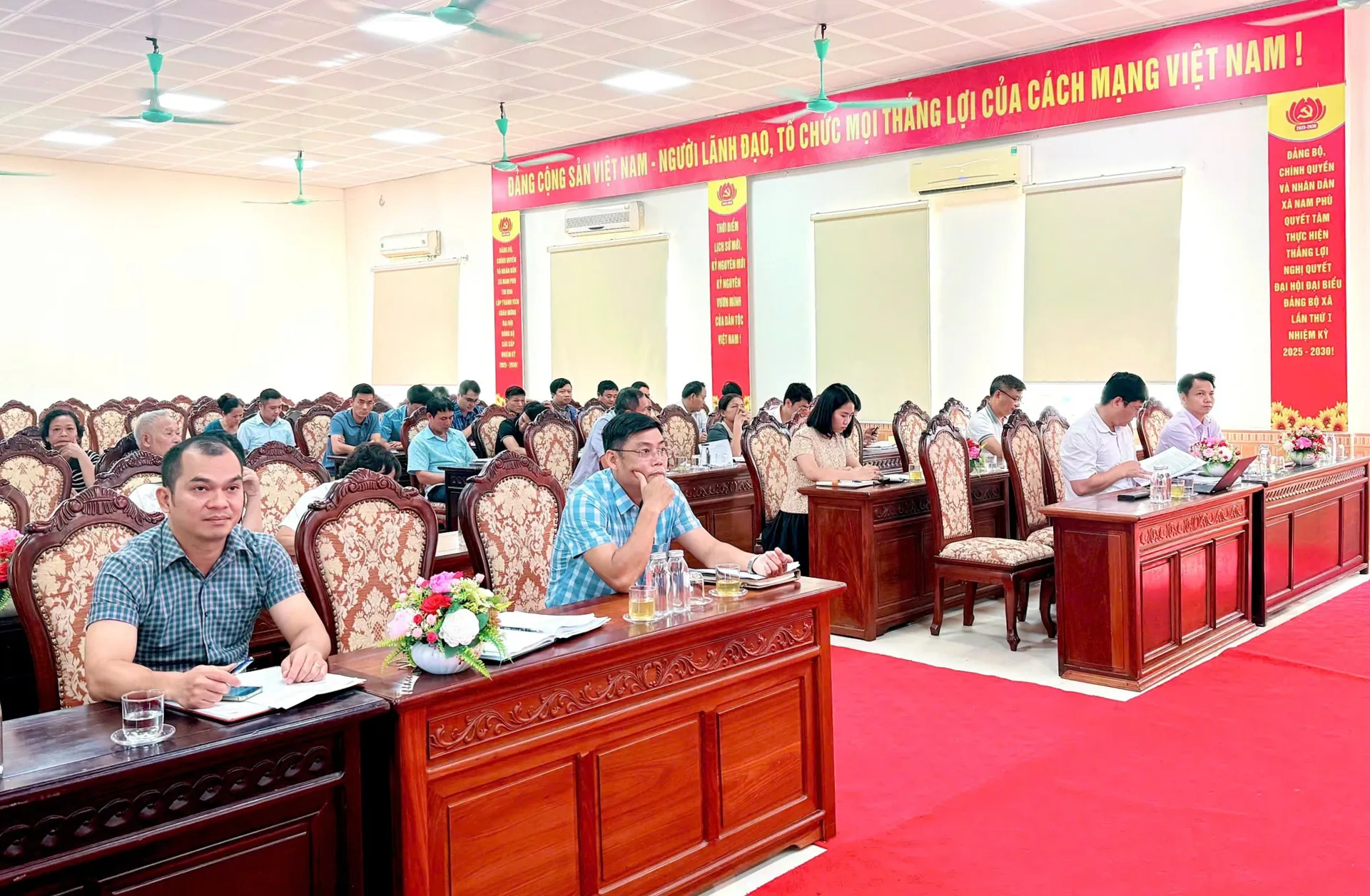 Xã Nam Phù triển khai thu thuế sử dụng đất phi nông nghiệp qua ứng dụng eTax Mobile