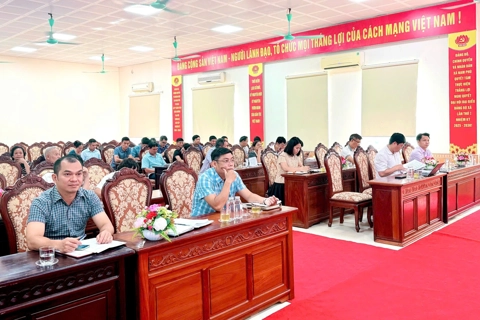 Xã Nam Phù triển khai thu thuế sử dụng đất phi nông nghiệp qua ứng dụng eTax Mobile