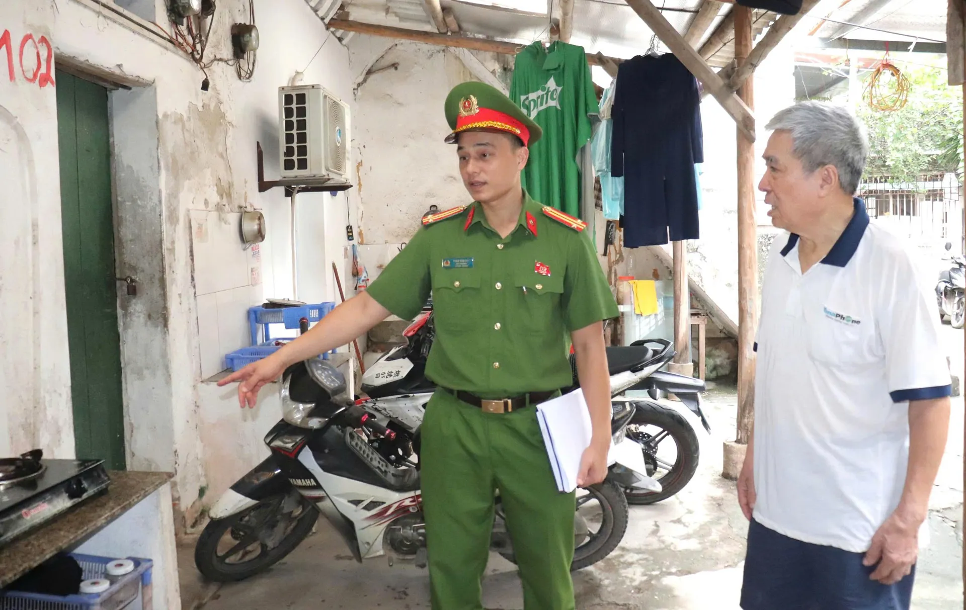 Bát Tràng ra quân kiểm tra an toàn PCCC&CNCH trên địa bàn xã
