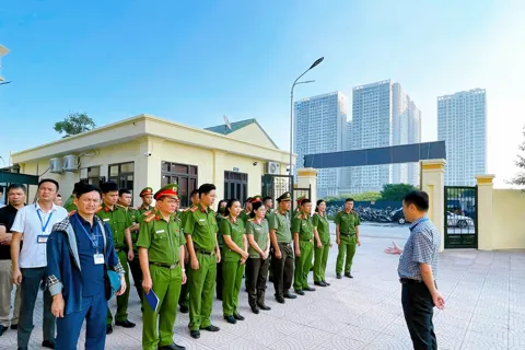 Phường Thanh Liệt ra quân xử lý vi phạm trật tự văn minh đô thị trên tuyến phố Vũ Đức Úy