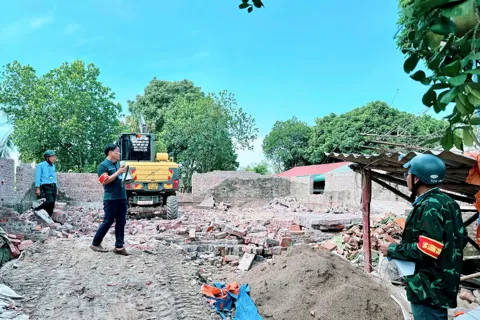 Xã Nam Phù: Quyết liệt trong xử lý vi phạm đất đai, trật tự xây dựng