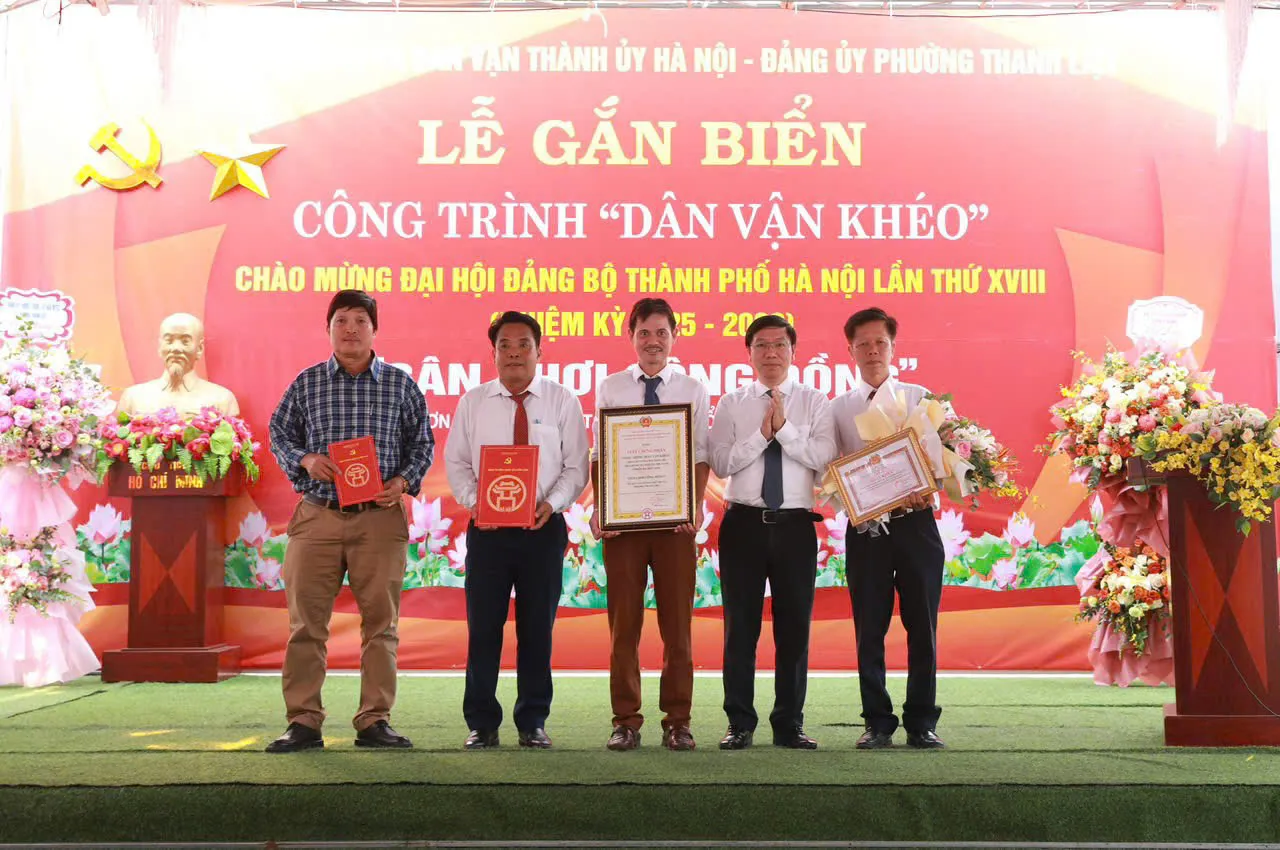 Phường Thanh Liệt: gắn biển công trình “Dân vận khéo” chào mừng Đại hội XVIII Đảng bộ thành phố Hà Nội
