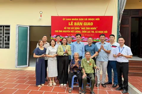Ngọc Hồi trao “Nhà tình nghĩa” – Tri ân người có công với cách mạng 
