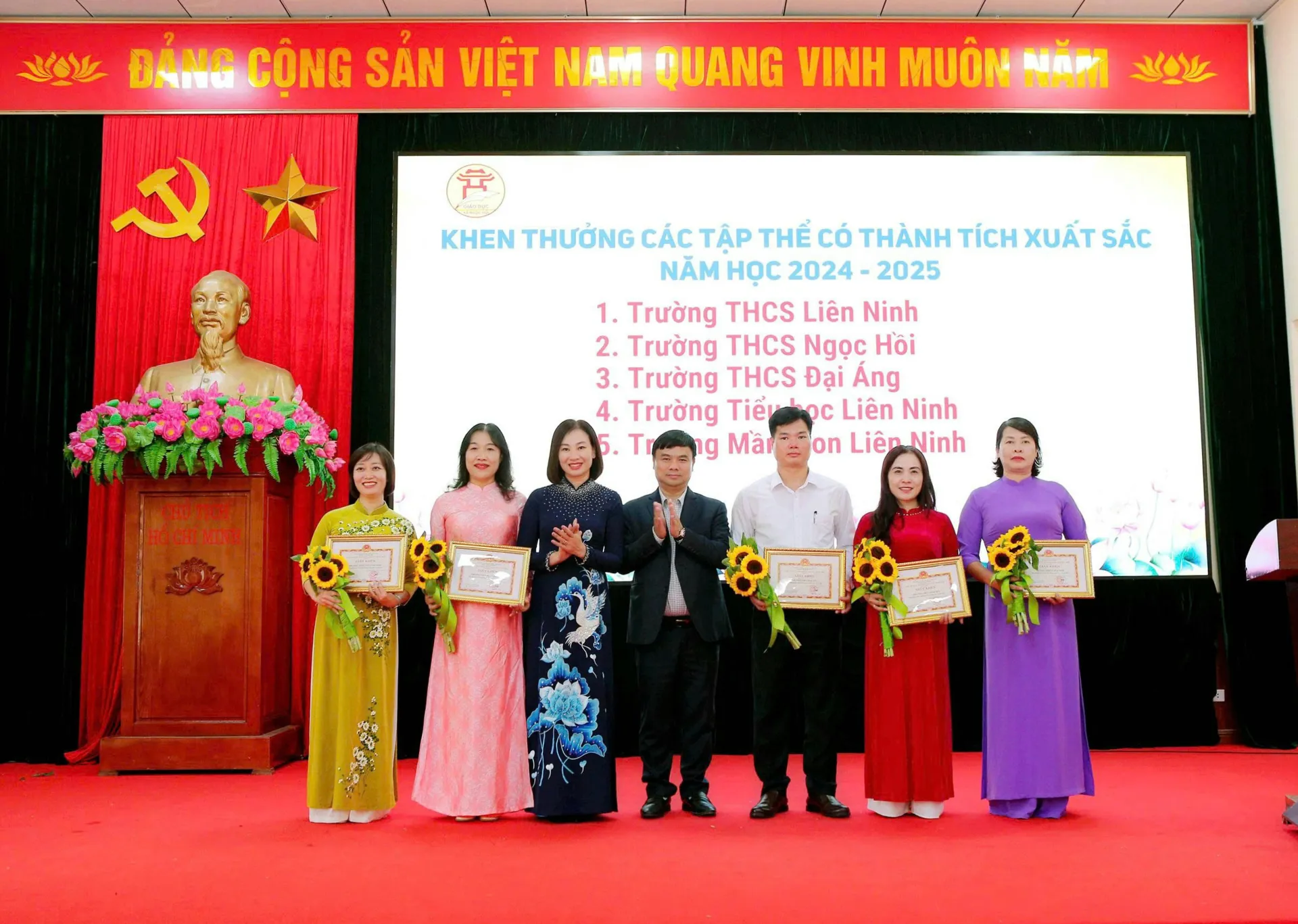 Xã Ngọc Hồi: Tuyên dương, khen thưởng 85 tập thể, cá nhân có thành tích xuất sắc trong năm học 2024 - 2025