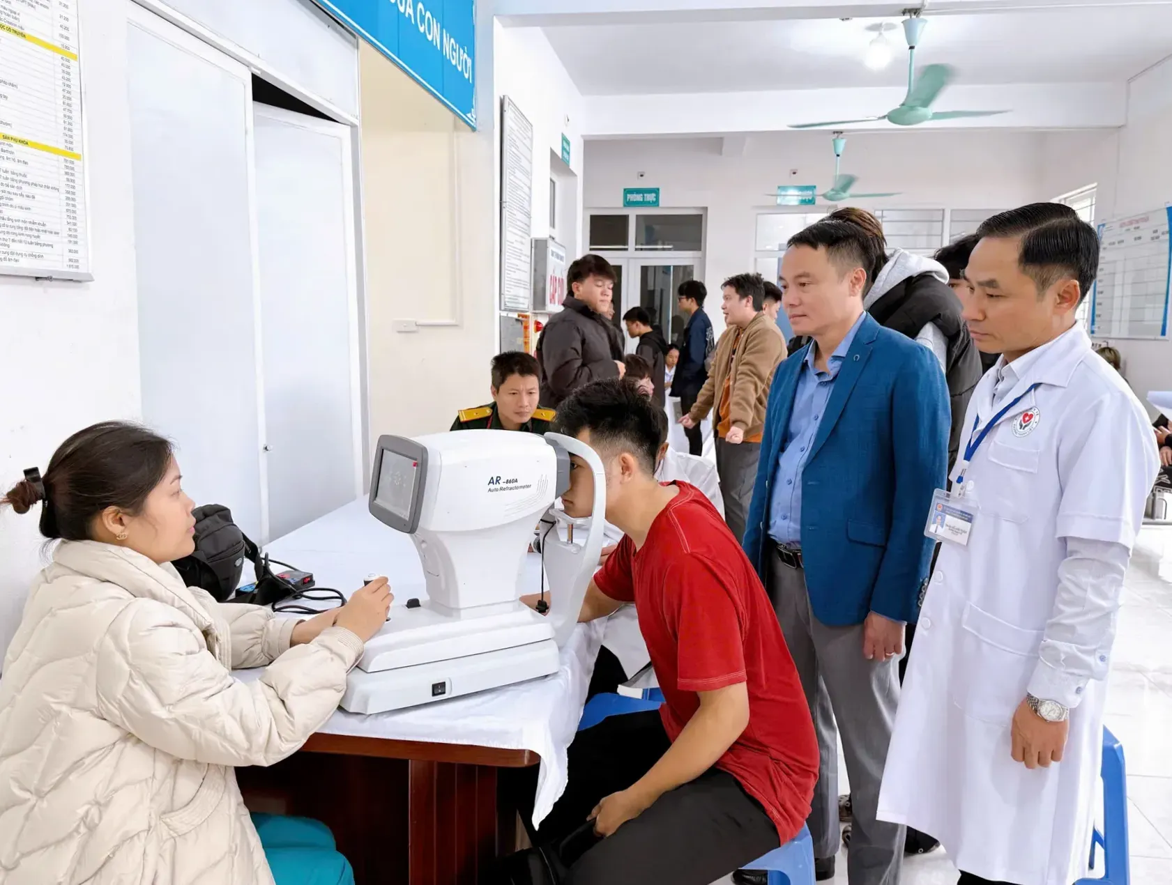 Thanh niên phường Thanh Liệt hăng hái tham gia khám sơ tuyển nghĩa vụ quân sự