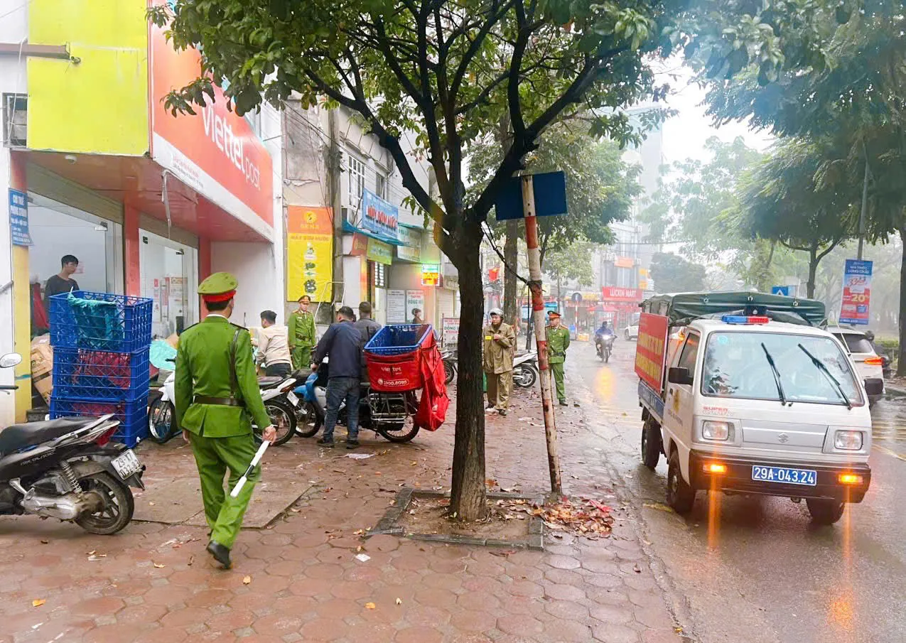 Phường Thanh Liệt: Ra quân giải quyết "điểm nghẽn", đảm bảo trật tự, kỷ cương, văn minh đô thị