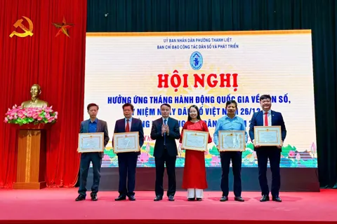 Phường Thanh Liệt: Khen thưởng 5 tập thể, 20 cá nhân có thành tích xuất sắc trong công tác dân số và phát triển năm 2025