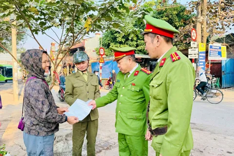 Xã Nam Phù: Tiếp tục ra quân tháo gỡ “điểm nghẽn” trật tự đô thị, lập lại kỷ cương từ cơ sở