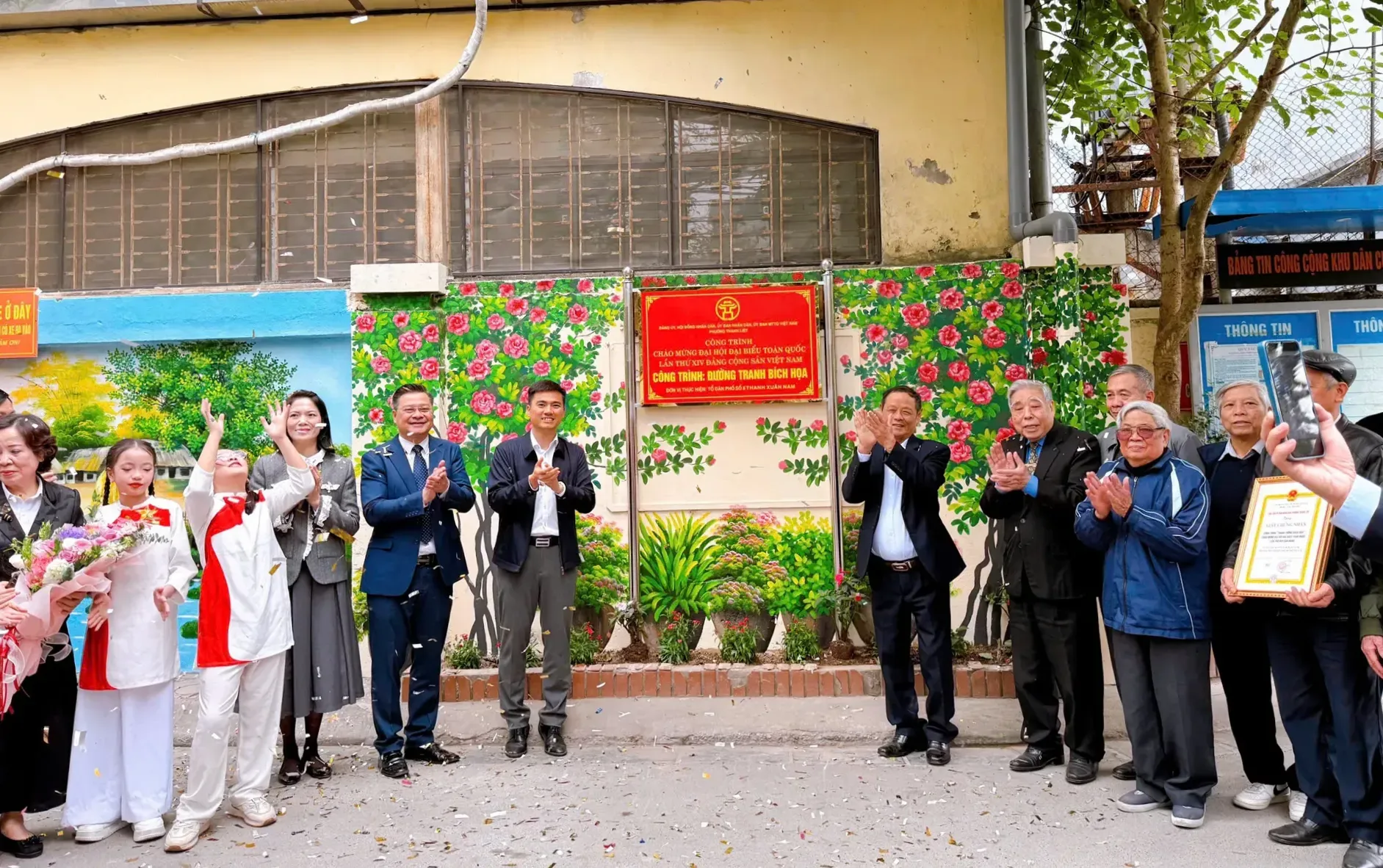 Thanh Liệt gắn biển công trình “Tranh tường bích họa” chào mừng Đại hội XIV của Đảng