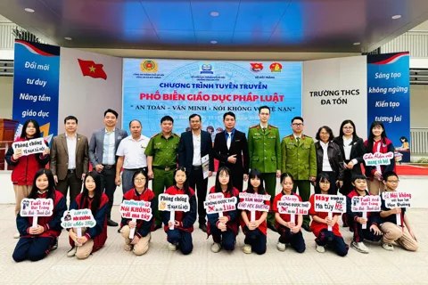 Bát Tràng tăng cường phổ biến pháp luật cho thanh thiếu nhi, xây dựng “Trường học không ma túy”