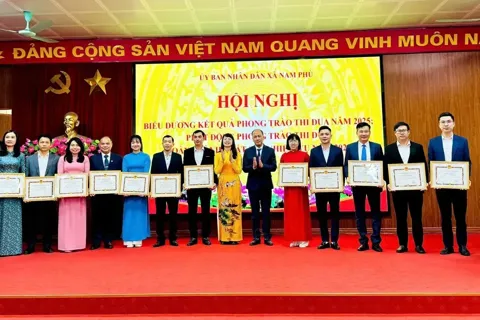 Nam Phù khơi dậy khát vọng cống hiến, lan tỏa sức mạnh thi đua