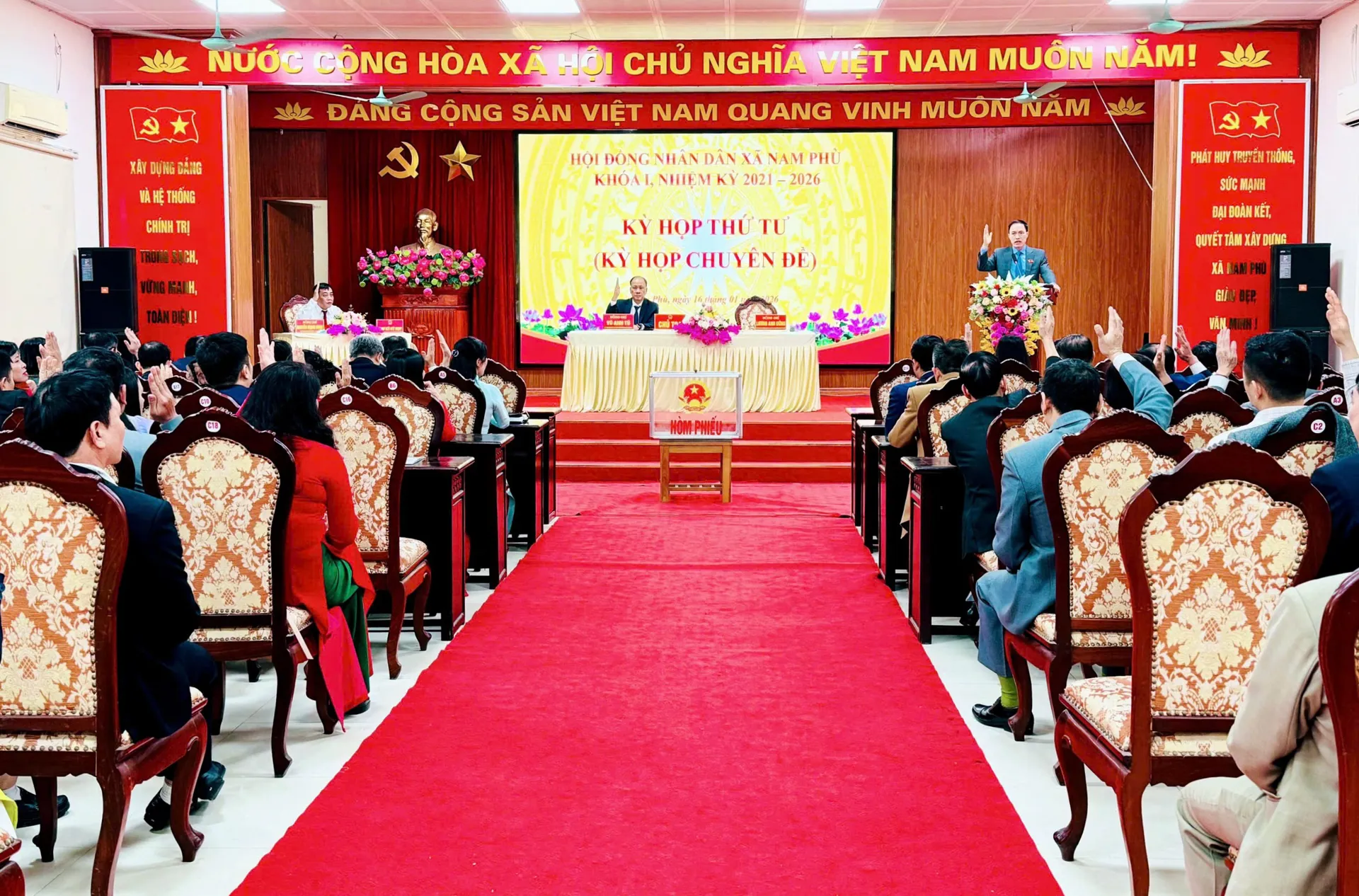 Hội đồng nhân dân xã Nam Phù thông qua Nghị quyết về biên chế và công tác cán bộ