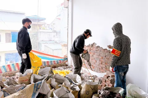 Phường Thanh Liệt ra quân cưỡng chế 3 công trình vi phạm trật tự xây dựng trên đất nông nghiệp