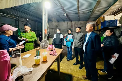 Xã Nam Phù: kiểm tra đột xuất cơ sở sơ chế lòng lợn trên địa bàn
