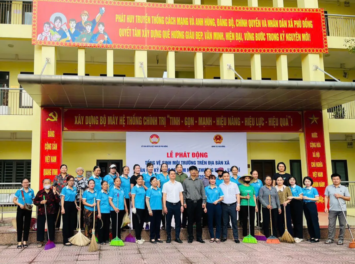Xã Phù Đổng: tổng vệ sinh môi trường, hỗ trợ các hộ dân khắc phục hậu quả dông lốc