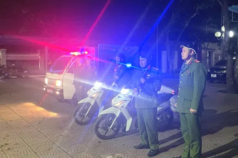 Công an xã Nam Phù tăng cường tuần tra ban đêm, bảo đảm an ninh, an toàn Đại hội Đảng toàn quốc lần thứ XIV