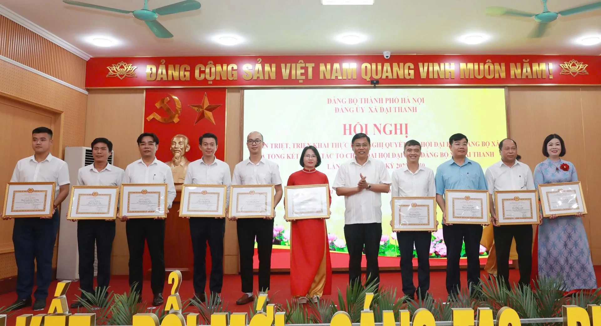 Xã Đại Thanh: Khen thưởng 51 tập thể, cá nhân có thành tích xuất sắc trong công tác tổ chức Đại hội Đảng bộ xã