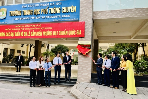 Trường THPT chuyên Đại học Sư phạm được công nhận Trường chuẩn quốc gia mức 2
