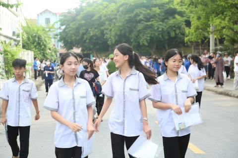 Đề thi, nhận định và gợi ý đáp án môn Toán kỳ thi lớp 10
