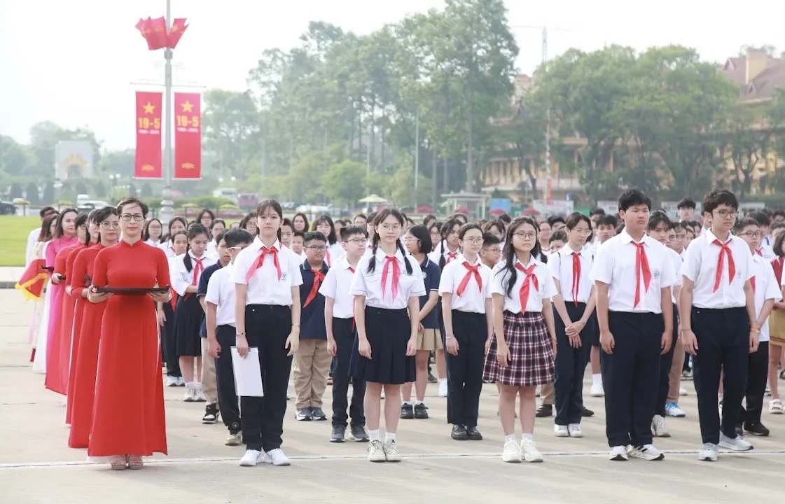 Ngành GD&ĐT Thủ đô long trọng tổ chức lễ báo công dâng Bác