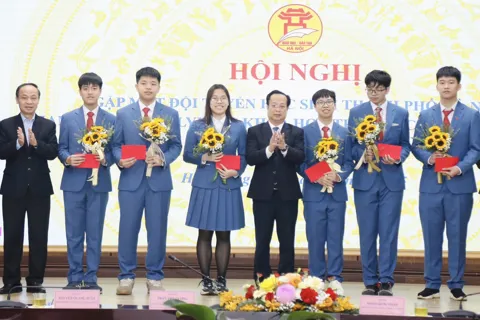 Olympic Khoa học trẻ quốc tế 2025: cơ hội thể hiện trí tuệ, bản lĩnh của học sinh Hà Nội