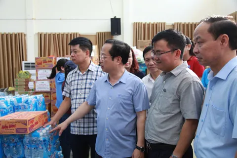 Ngành giáo dục Hà Nội vận động hơn 500 tấn hàng ủng hộ đồng bào vùng lũ