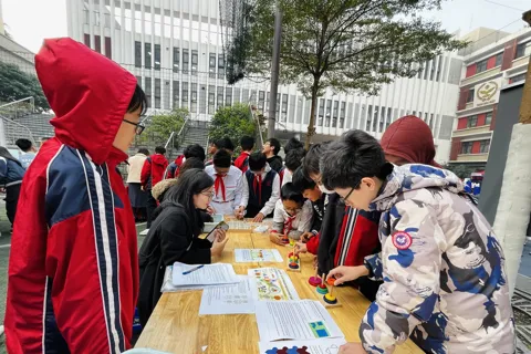 Gần 2.000 học sinh Hà Nội sôi nổi trải nghiệm sản phẩm công nghệ