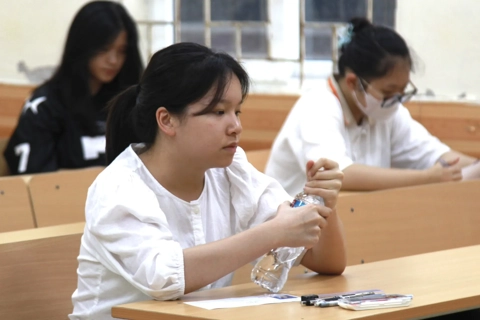 Hà Nôi: trường THPT chuyên đầu tiên tiết lộ tỷ lệ chọi lớp 10
