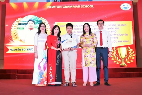 Chân dung “thầy giáo nhí” truyền cảm hứng cho học sinh giỏi Tin học