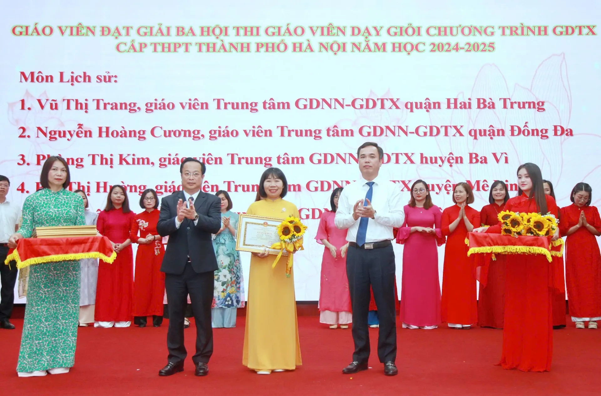 Hà Nội tôn vinh giáo viên, học viên giỏi cấp thành phố khối giáo dục thường xuyên