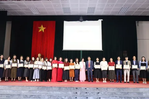 Tổng kết khoá bồi dưỡng kiến thức Hà Nội học cho giáo viên phổ thông