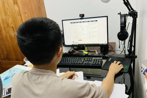 Học sinh lớp 9 ôn thi xuyên kỳ nghỉ lễ
