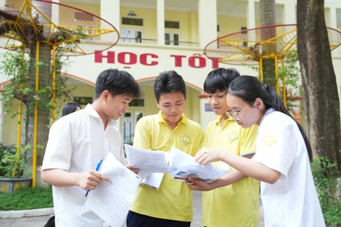 Kỳ thi lớp 10 tại Hà Nội: Đề thi và gợi ý đáp án môn Tiếng Anh