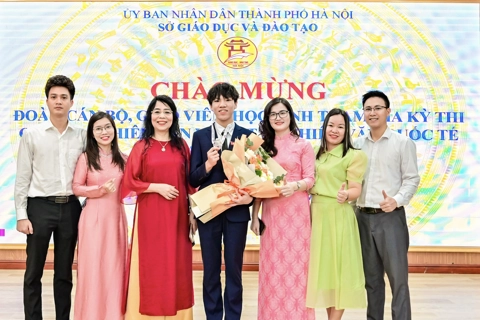 Hà Nội: học sinh đầu tiên đoạt 2 huy chương Olympic quốc tế ở 2 lĩnh vực