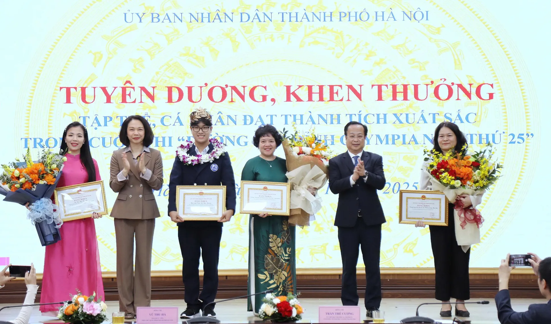 Hà Nội khen thưởng Quán quân Đường lên đỉnh Olympia Trần Bùi Bảo Khánh