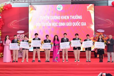 Phần thưởng là nguồn động viên, khích lệ học sinh nuôi dưỡng sự đam mê 