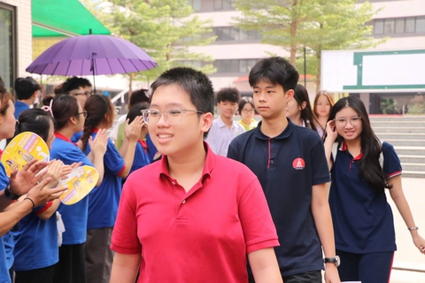 Hoàn thành bài thi Ngữ văn, nhiều thí sinh tự tin trên 8 điểm