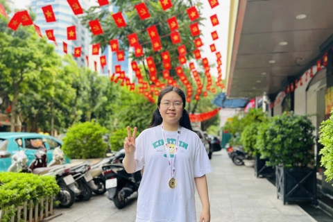 Nữ sinh trường Ams giành huy chương Vàng Olympic Thiên văn học và vật lý thiên văn 2025