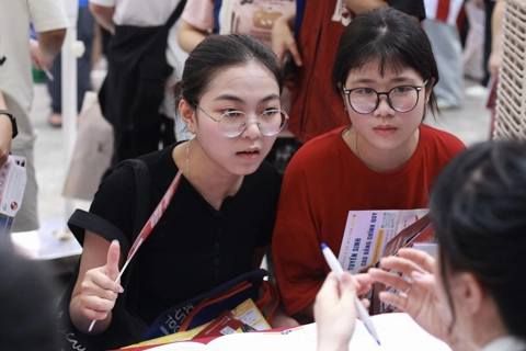 Tăng vọt số nguyện vọng xét tuyển đại học: thích ứng trước thay đổi