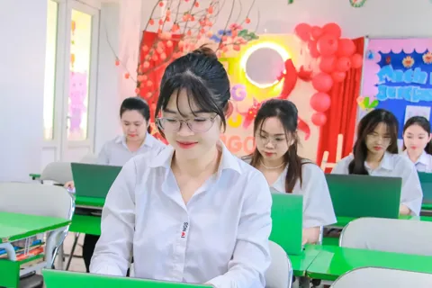 Trường học Hà Nội duy trì nền nếp học online trong ngày phòng tránh bão số 11