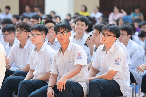 Chính thức sửa đổi Chương trình giáo dục phổ thông để phù hợp thực tiễn