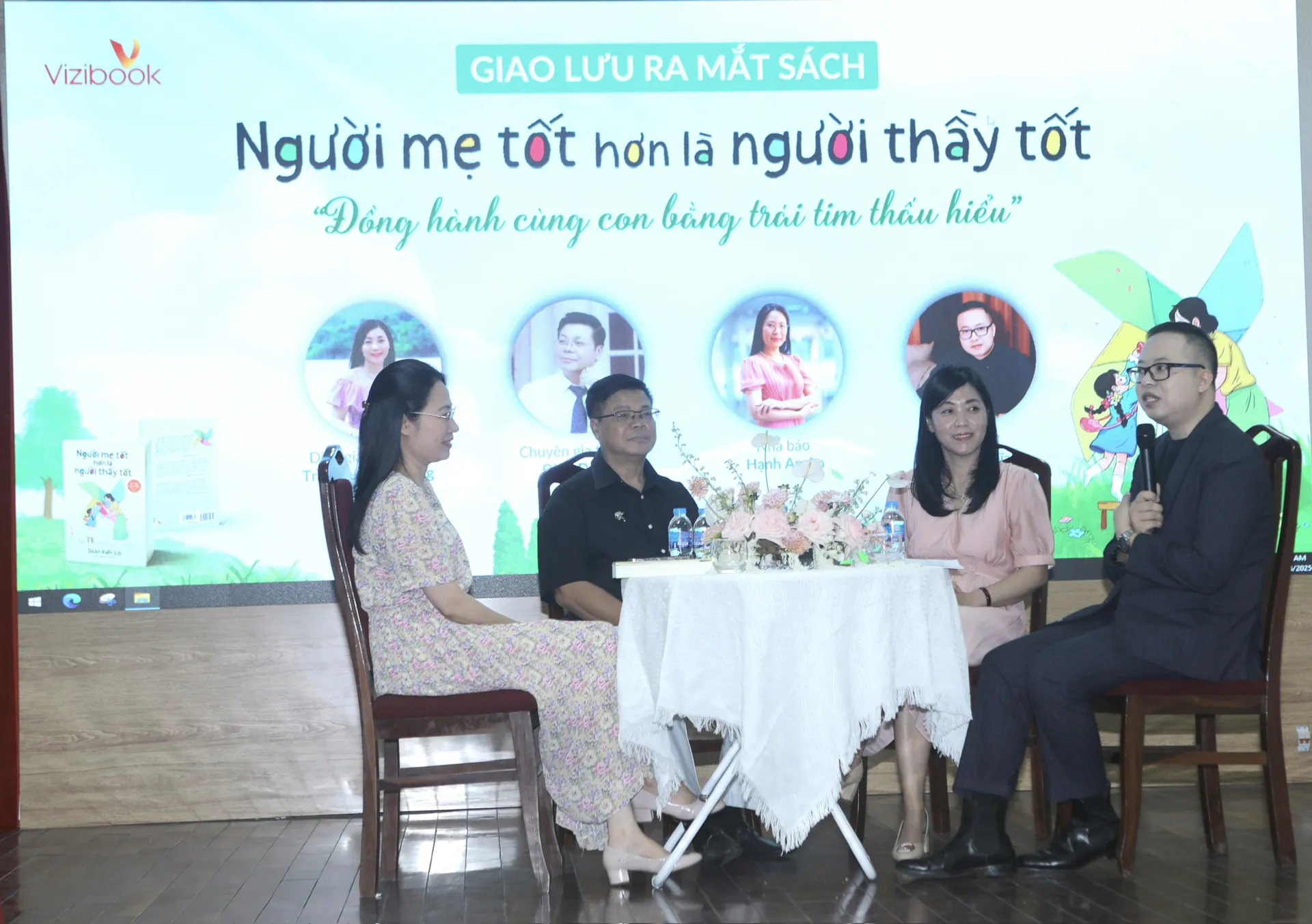 “Người mẹ tốt hơn là người thầy tốt” – cuốn sách của tình yêu thương và thấu cảm
