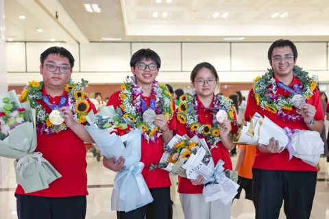 Đoàn học sinh Việt Nam đại thắng tại các kỳ thi Olympic năm 2025