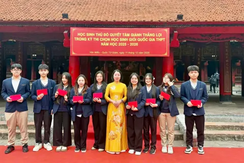 9/9 học sinh giành giải quốc gia - bước tiến trong đào tạo mũi nhọn của THPT chuyên Sơn Tây