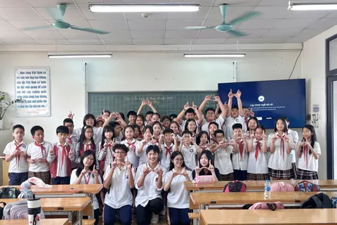 Học sinh trường chuyên tại Hà Nội dạy trẻ tiểu học làm chủ AI